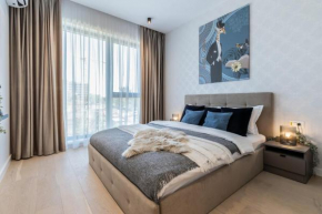 Stylish 1BR Apartment with Balcony in Vibrant Business Area